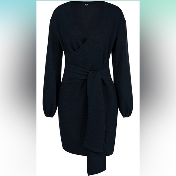 NWT,Solersun,Long-Sleeved,Wrapped Hip,Surplice Low-V Neckline, Black, Size M - Picture 3 of 13